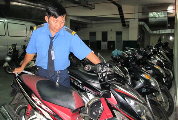 Thuê bảo vệ giữ xe theo giờ