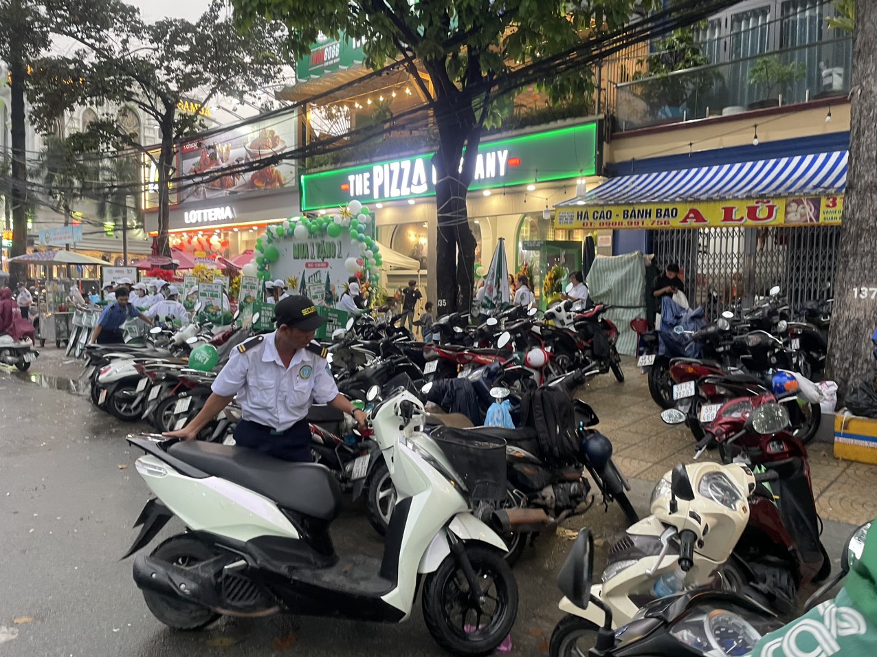 Khai Trương Cửa Hàng Pizza Company