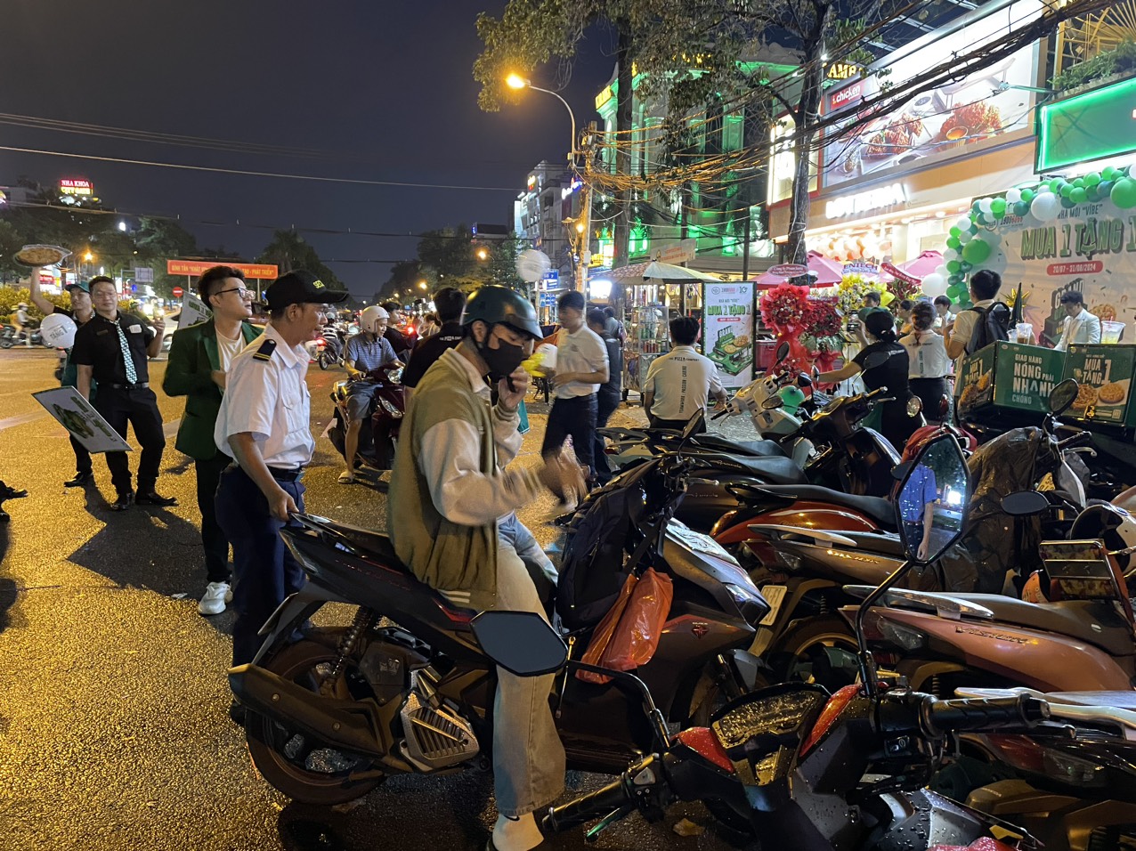 Khai Trương Cửa Hàng Pizza Company