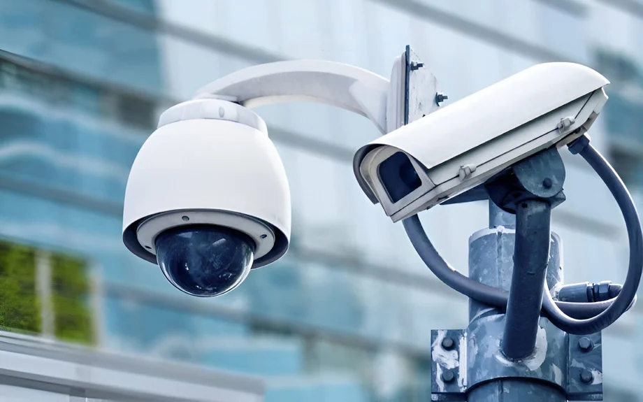 Sự kết hợp giữa bảo vệ con người và hệ thống an ninh tự động 7 Cach-chon-vi-tri-lap-dat-camera-ngoai-troi-dat-hieu-qua-tot-nhat-3