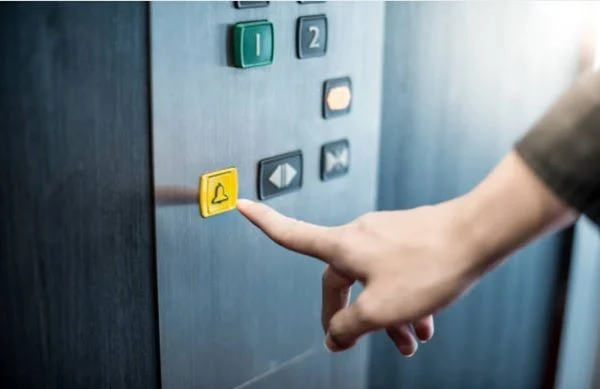 Cách xử lý tình huống thang máy bị kẹt của nhân viên bảo vệ 7 Xử Lý Thang Máy Bị Kẹt